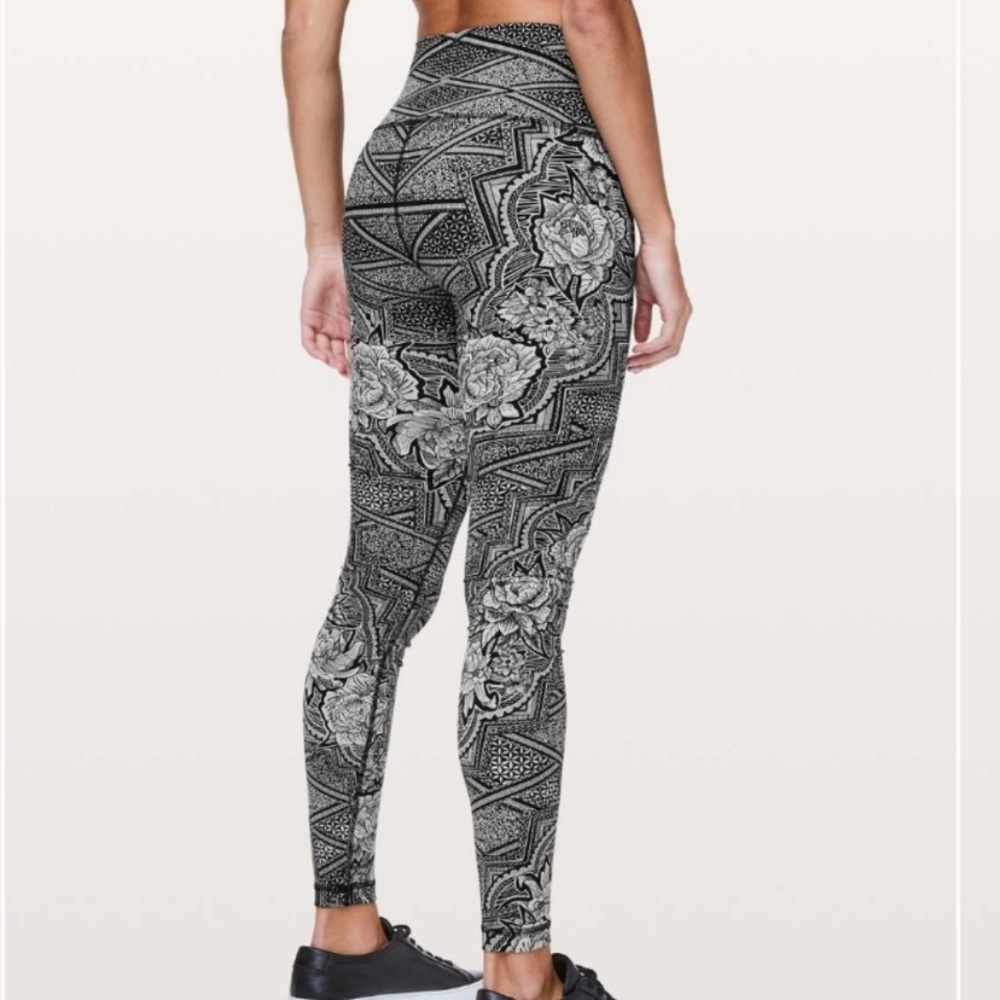Lululemon Wunder Under Inked Energy Ice Grey Black Legging size 6, 28” inseam
